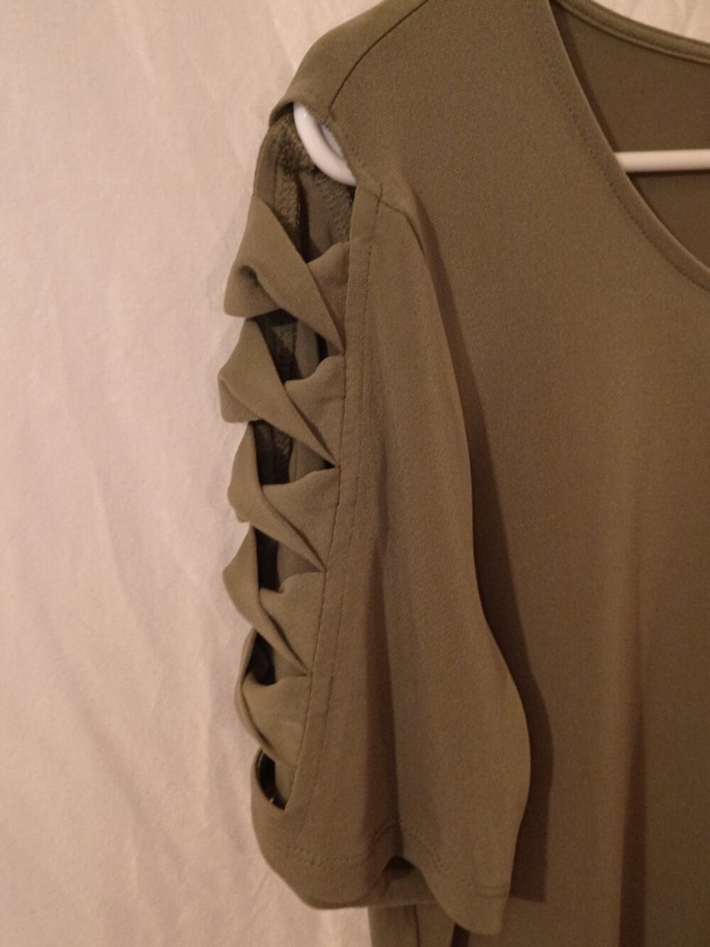 Michael Kors Women's Size Large Olive Green Ladder Sleeve Top NWOT! - Picture 4 of 6